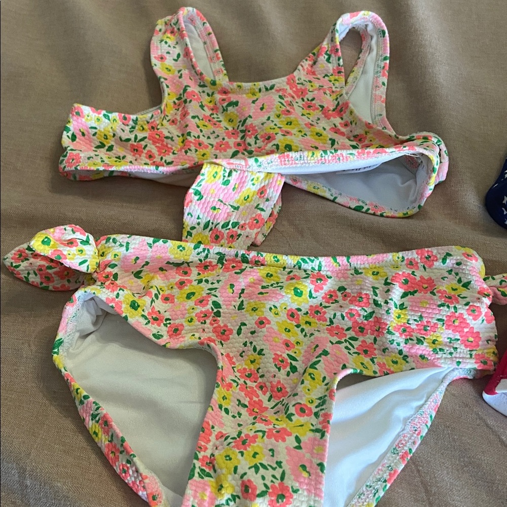 Floral and Star-Striped Bikini Set - Picture 2 of 3